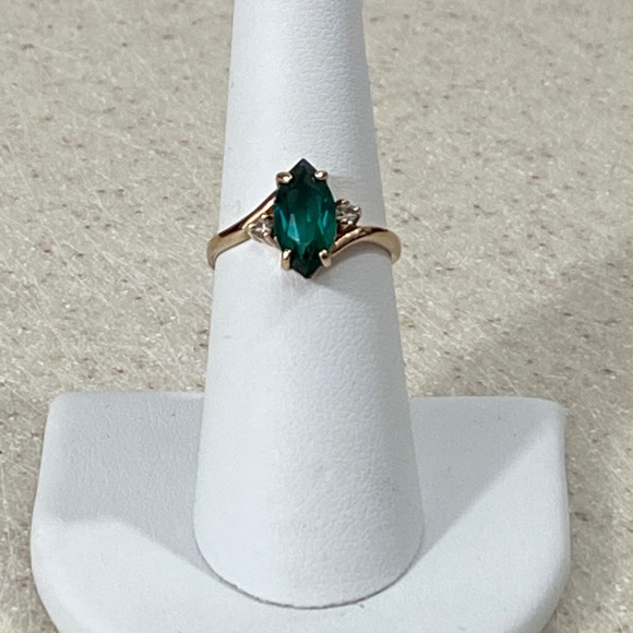Emerald Green Marquise Rhinestone Ring 18KT GE - Picture 5 of 6